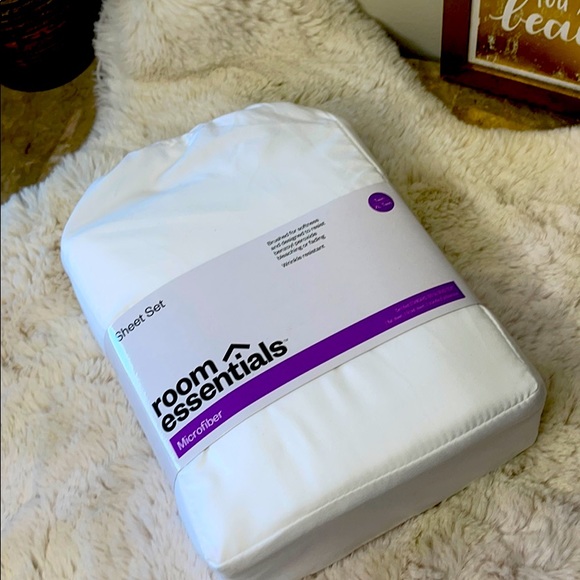 White twin sheet one pillow case - Picture 1 of 2